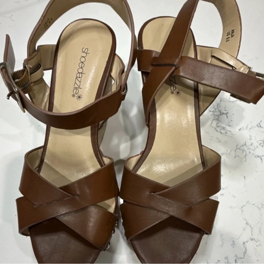 Shoe Dazzle 4” Brown Cork-Textured Platform Wedge Sandals